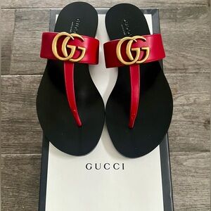 GUCCI Women’s Flat Leather Thong size 35